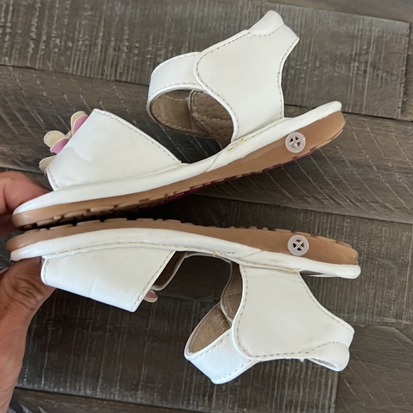 Squeak Me Sandals - Picture 4 of 15